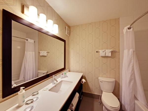 Coast Kamloops Hotel & Conference Centre : photo 4 de la chambre hébergement lit king-size coast - vue sur vallée