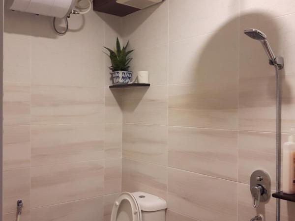 De Benz Inn : photo 3 de la chambre chambre familiale avec salle de bains privative