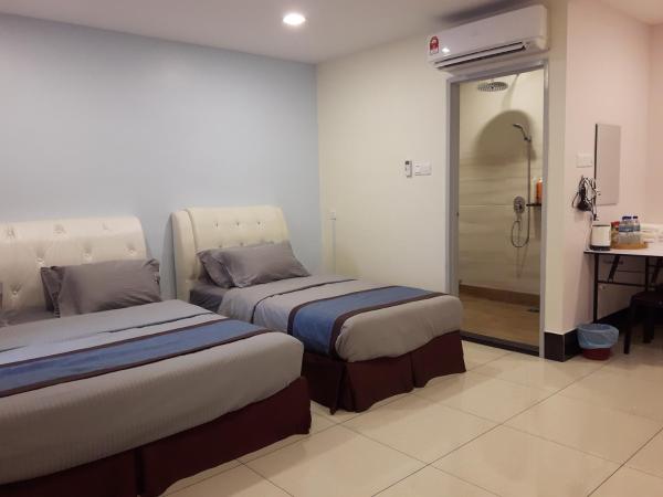 De Benz Inn : photo 2 de la chambre chambre familiale avec salle de bains privative