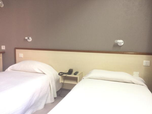 Hôtel du Sud Vieux Port : photo 10 de la chambre chambre lits jumeaux