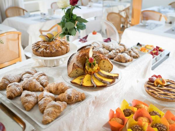 Hotel Ascot & Spa : photo 9 de la chambre chambre simple - vue sur mer