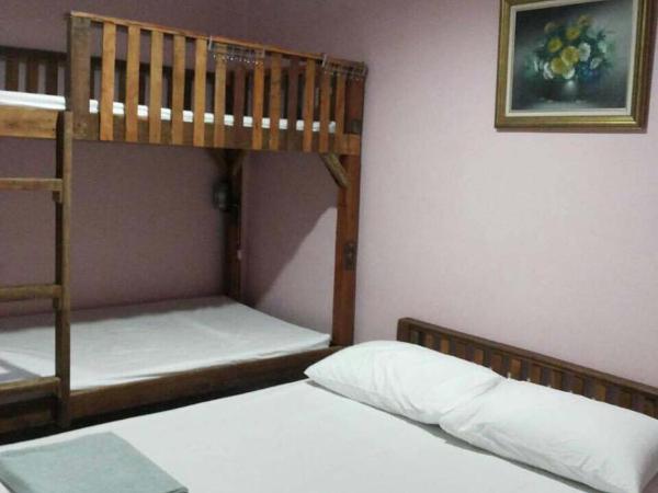 Zleep63 : photo 4 de la chambre chambre avec salle de bains privative (6 adultes)