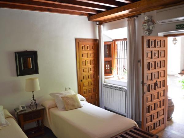 Hotel Santa Isabel La Real : photo 8 de la chambre chambre double ou lits jumeaux de base - rez-de-chaussée