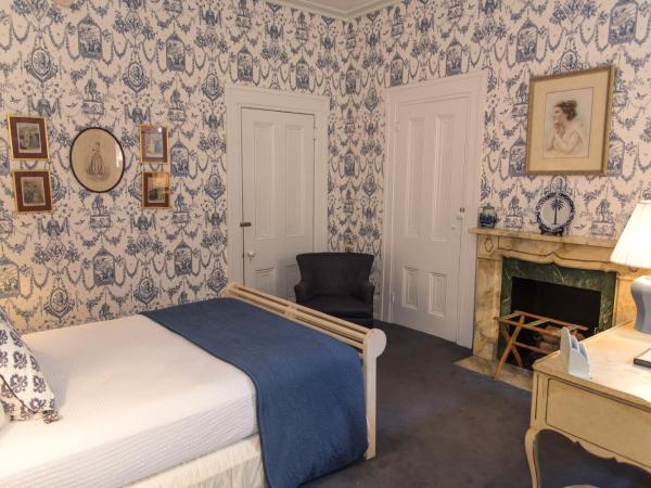 La Reserve Bed and Breakfast : photo 4 de la chambre chambre lit queen-size avec salle de bains commune n° 1