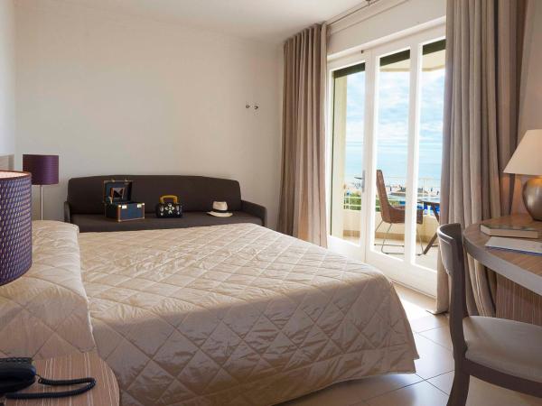 Hotel Mariver : photo 4 de la chambre chambre triple classique – vue sur piscine