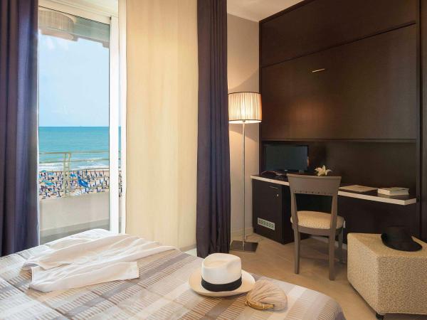 Hotel Mariver : photo 3 de la chambre chambre double ou lits jumeaux standard avec balcon - vue partielle sur mer