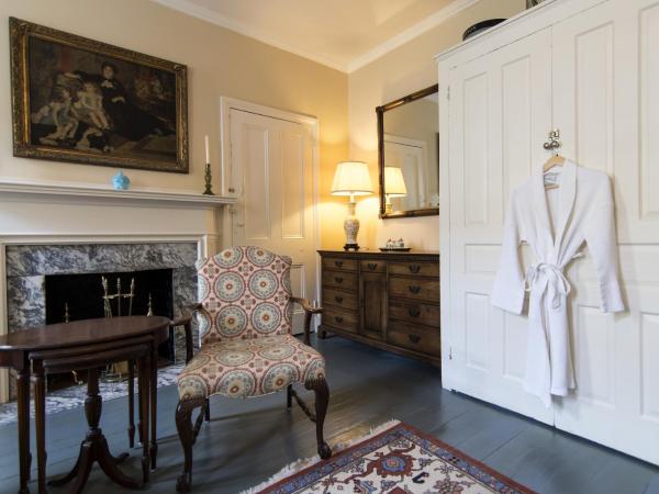 La Reserve Bed and Breakfast : photo 4 de la chambre chambre lit queen-size avec salle de bains commune n° 2