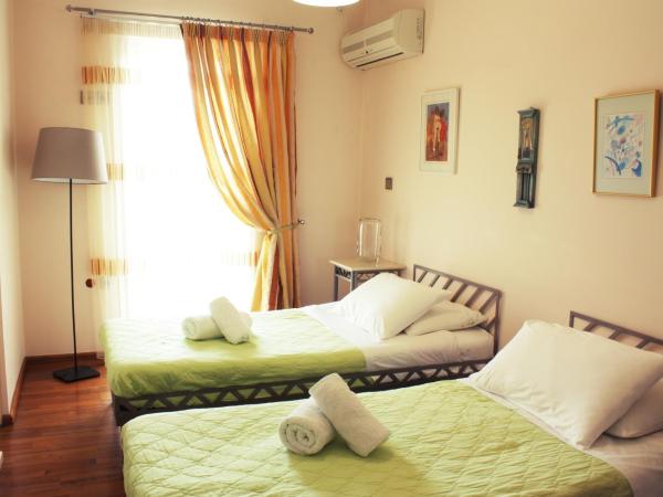 Veggie Garden Athens B&B : photo 1 de la chambre chambre lits jumeaux avec balcon