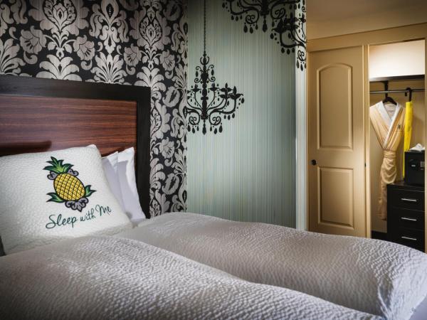 Staypineapple, The Maxwell Hotel, Seattle Center Seattle : photo 4 de la chambre suite avec 2 lits king-size et canapé-lit