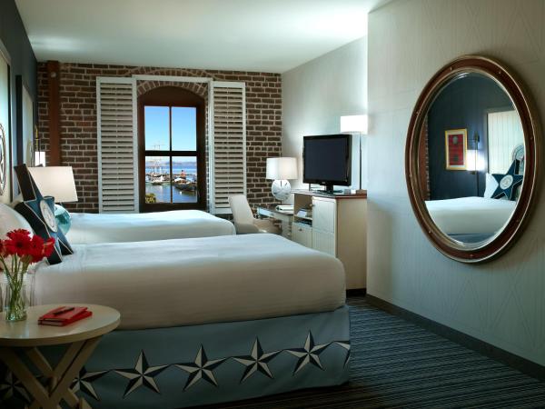Argonaut Hotel, a Noble House Hotel : photo 3 de la chambre chambre avec 2 lits queen-size - vue sur baie