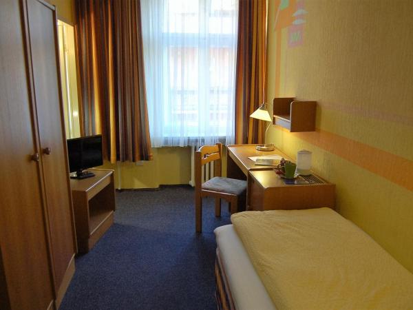 Hotel Graf Pückler : photo 2 de la chambre chambre simple avec salle de bains 
