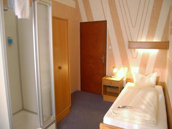 Hotel Graf Pückler : photo 1 de la chambre chambre simple avec toilettes communes