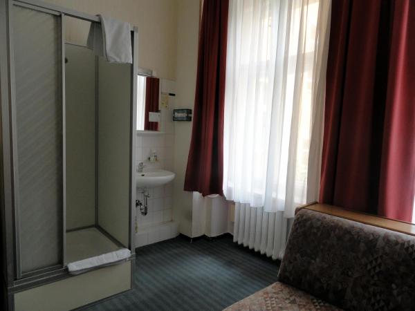 Hotel Graf Pückler : photo 2 de la chambre chambre simple avec toilettes communes