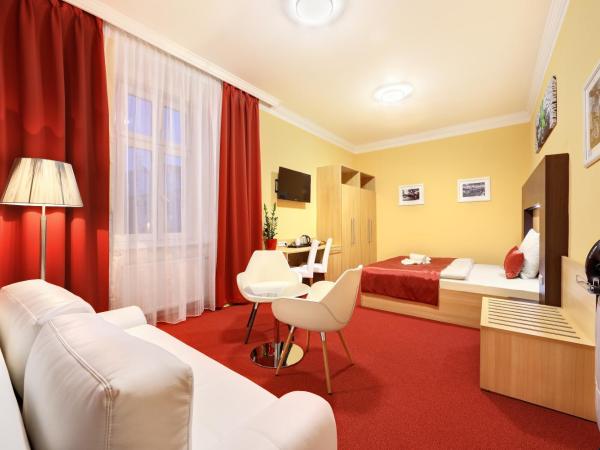 Martin Hotel Prague : photo 2 de la chambre chambre double avec lit d'appoint