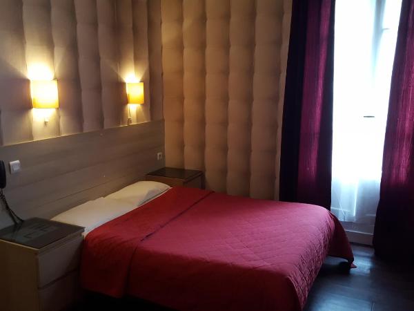 Hôtel Média : photo 5 de la chambre chambre triple avec salle de bains