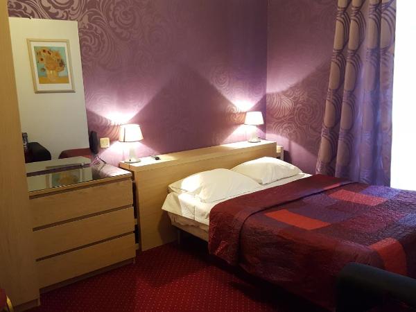 Hôtel Média : photo 3 de la chambre chambre double deluxe avec baignoire