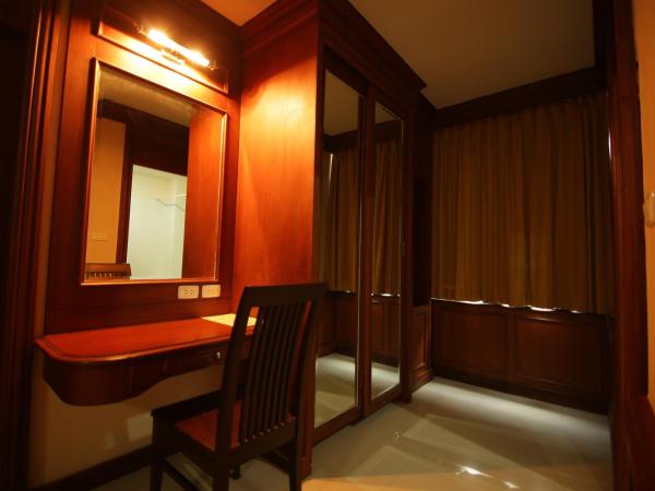 Convenient Park Bangkok : photo 4 de la chambre suite lit king-size