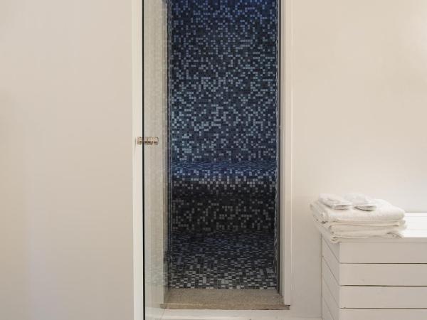 Sui Tetti Luxury Rooms : photo 9 de la chambre suite lit king-size avec baignoire spa