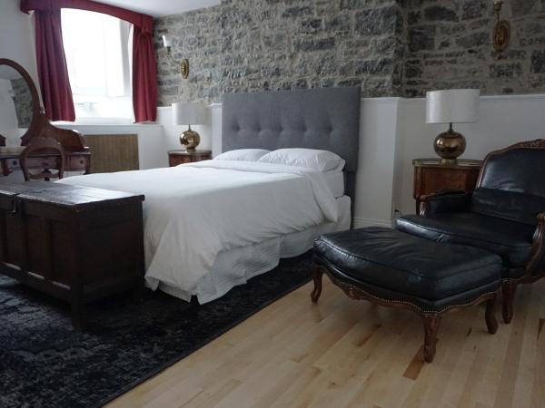 Hôtel Marie-Rollet : photo 1 de la chambre chambre lit queen-size - demi sous-sol 
