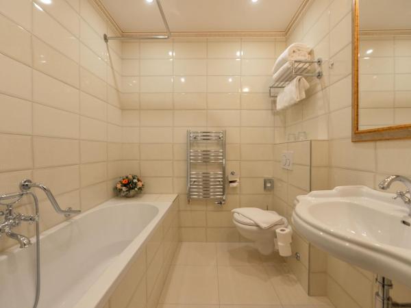 Hotel Hastal Prague Old Town : photo 7 de la chambre chambre deluxe double ou lits jumeaux