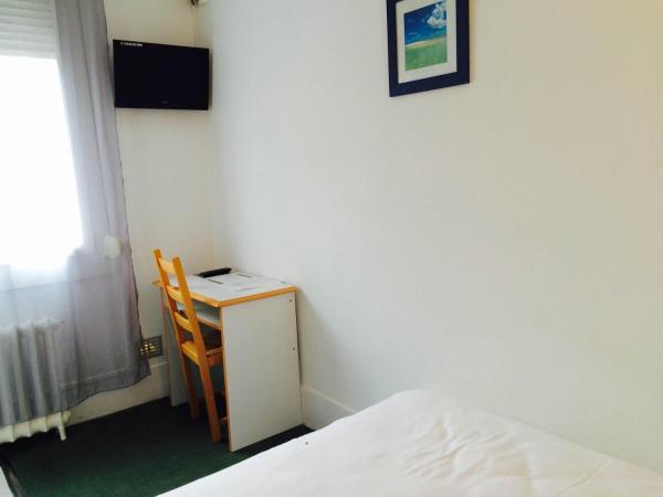 Hôtel De Normandie : photo 7 de la chambre chambre double avec toilettes communes