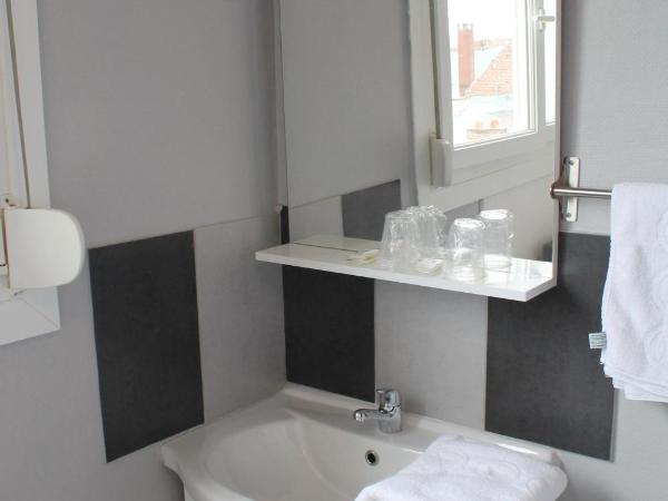 Hôtel De Normandie : photo 4 de la chambre chambre double avec toilettes communes
