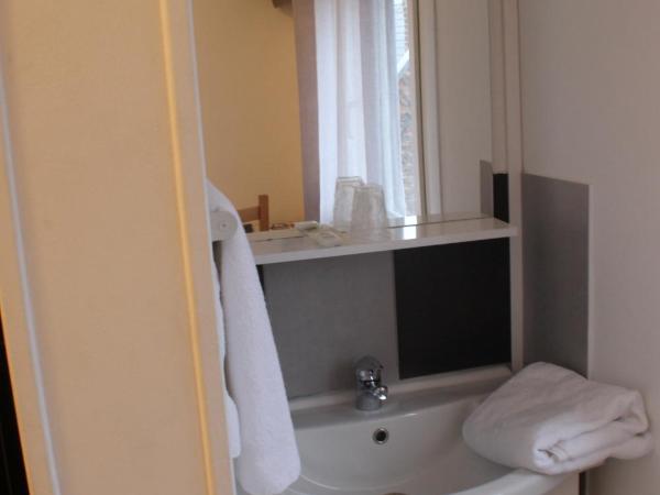 Hôtel De Normandie : photo 5 de la chambre chambre simple avec toilettes communes