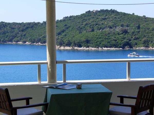 Apartments Sv.Jakov : photo 5 de la chambre chambre double avec terrasse - vue sur mer