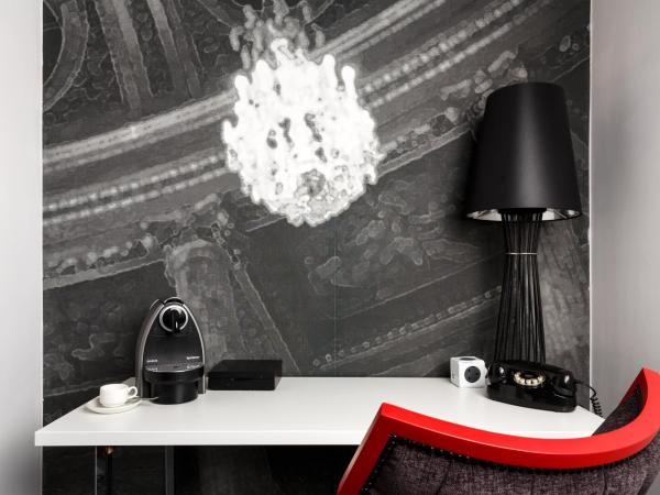 ibis Styles London Southwark - near Borough Market : photo 6 de la chambre suite supérieure - 1 lit queen-size et 1 sofa