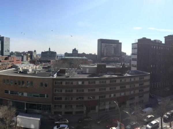 Hotel Faubourg Montreal Centre-Ville Downtown : photo 6 de la chambre suite lit queen-size avec balcon