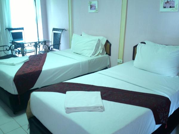 Hua Hin Euro City Hotel : photo 1 de la chambre chambre lits jumeaux standard avec balcon
