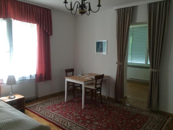 Villa Marie Mannheim : photo 4 de la chambre chambre double avec salle de bains commune et jardin d'hiver