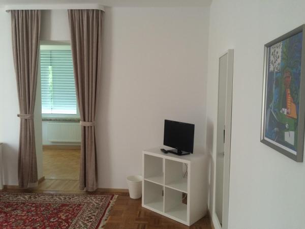 Villa Marie Mannheim : photo 5 de la chambre chambre double avec salle de bains commune et jardin d'hiver