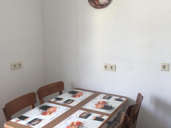 Villa Marie Mannheim : photo 8 de la chambre chambre familiale avec salle de bains commune et jardin d'hiver