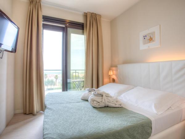 Ferretti Beach Hotel : photo 4 de la chambre chambre double ou lits jumeaux avec accès à la plage