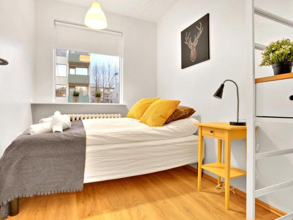 Lækur Guesthouse : photo 3 de la chambre chambre double avec salle de bains commune