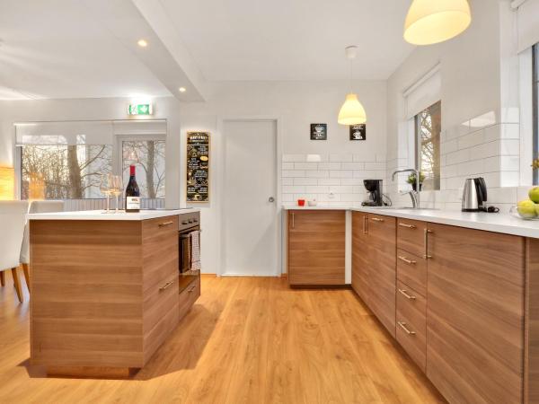 Lækur Guesthouse : photo 7 de la chambre chambre double avec salle de bains commune