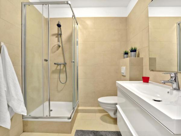 Lækur Guesthouse : photo 1 de la chambre chambre double avec salle de bains commune