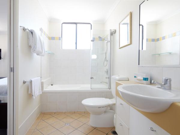 West End Central Apartments : photo 3 de la chambre studio avec balcon