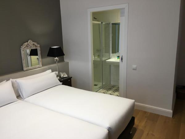 Mesón Castilla Atiram Hotels : photo 5 de la chambre chambre lits jumeaux