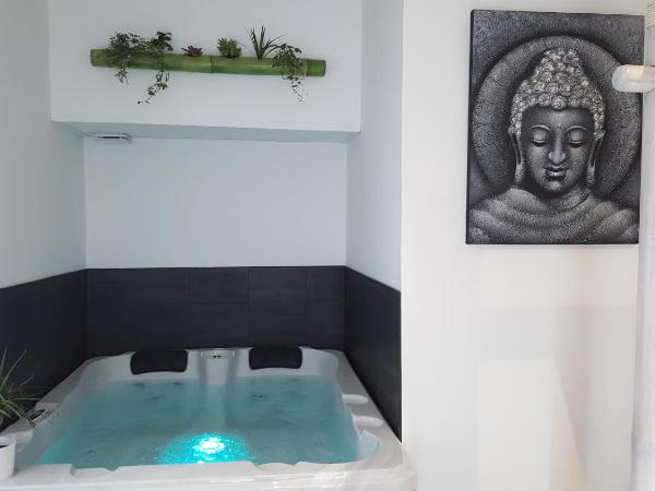 Au Charme de Pépiole : photo 8 de la chambre chambre double avec terrasse