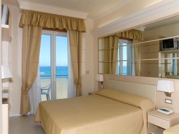 Hotel Caesar Paladium : photo 1 de la chambre chambre double ou lits jumeaux supérieure - vue sur mer