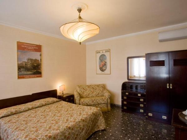 Hotel Agli Alboretti : photo 7 de la chambre chambre triple