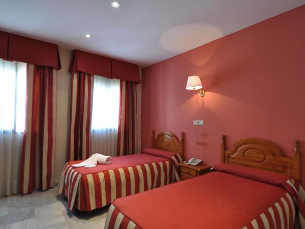 Hostal la Fuente : photo 4 de la chambre chambre double ou lits jumeaux