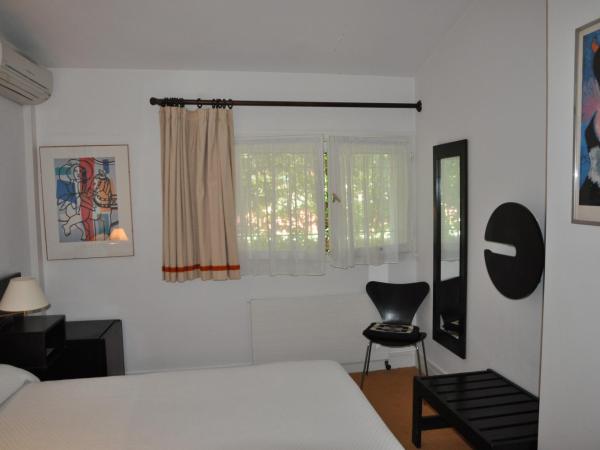 Hotel des Mimosas : photo 4 de la chambre chambre double avec douche sans terrasse