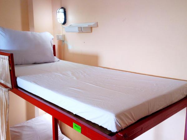 Hua Hin Euro City Hotel : photo 4 de la chambre lit dans dortoir avec climatisation