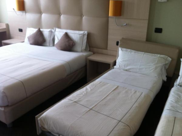 Acca Palace AA Hotels : photo 4 de la chambre chambre triple