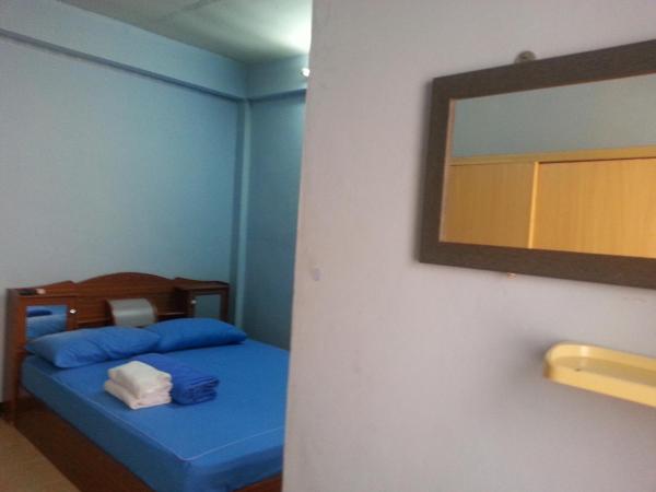 Roong-Arun Apartment : photo 5 de la chambre chambre double standard