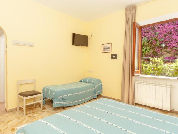 Hotel Ape Regina : photo 5 de la chambre chambre triple