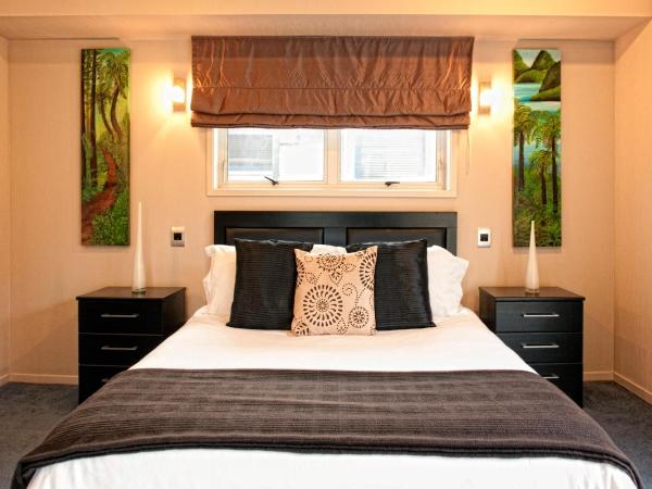 B&B@The Redwoods : photo 1 de la chambre chambre double avec salle de bains